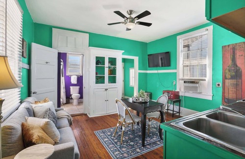Mid-City Apartment | Cozy 1 Bedroom located in the Heart of Mid-City