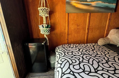 Sanford Apartment | Cozy 1-bedroom studio With Pool and Garden View, AC in peaceful Downtown Sanford
