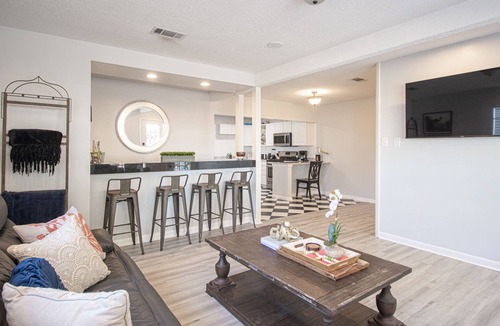 Biloxi House | Cozy 2 Bedroom/1 Bath Home Located Blocks From Downtown Biloxi and the Beach