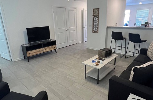 Florence Apartment | Cozy 2-bedroom apartment at the Oaks in charming Florence.