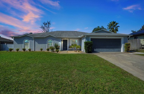 Deltona Lakes Apartment | Cozy 2-bedroom apartment in centrally located Deltona. SLEEPS 7 PEOPLE!
