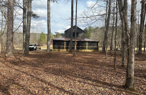 Haleyville Cabin | Cozy 2 bedroom cabin on lovely Bear Creek HaleyvilleAl