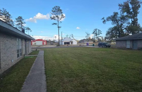 Moss Bluff House | Cozy 2-bedroom house in beautiful Lake Charles with AC