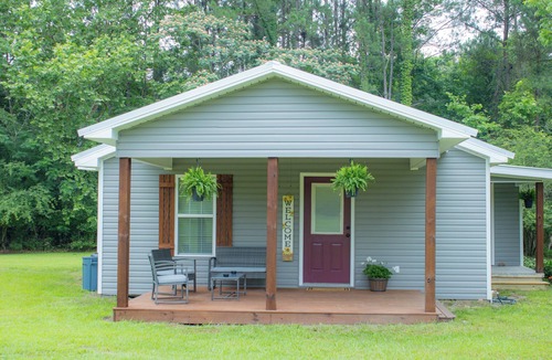 Eastman House | Cozy 2-bedroom house nestled among the trees and surrounded by open space.