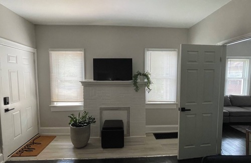 Westview House | Cozy 2-bedroom house that sleeps 7 with WiFi, AC in WestEnd Atlanta