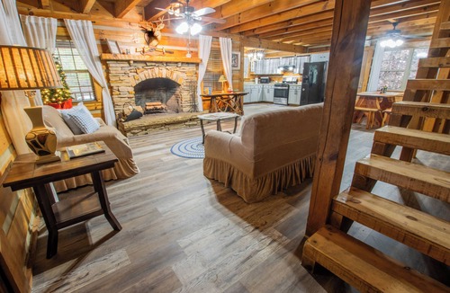 Hanceville House | Cozy 2-bedroom log home in tranquil Hanceville, Alabama. Relax and escape