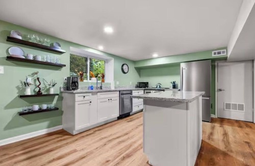 Tucker Apartment | Cozy 2-BR Home w/Parking & High-Speed Wi-Fi