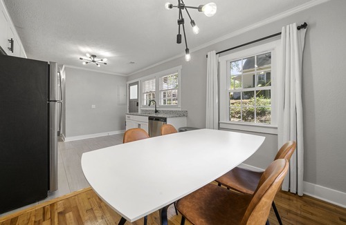 Warm Springs Cottage | Cozy 2BR Cottage in Downtown Warm Springs (B)
