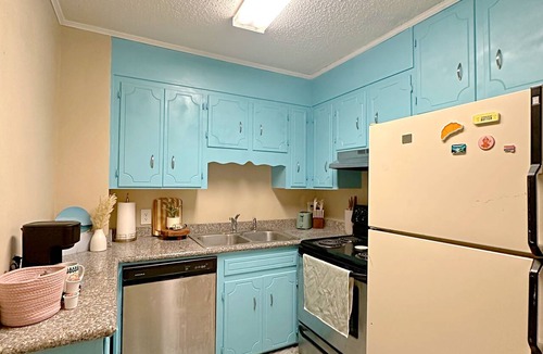 West Pensacola Cottage | Cozy 2BR Cottage Minutes to Beach, Downtown & NAS