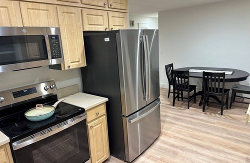 Lake Mary House | Cozy 3/2 in downtown quaint Lake Mary, FL with AC and fenced in yard