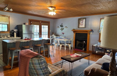 Milledgeville Cabin | Cozy 3-bedroom cabin with a serene picturesque view of the lake at sunset