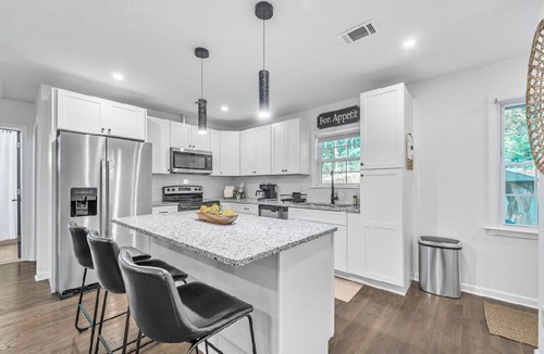 Westview House | Cozy 3-bedroom house in enchanting Atlanta with WiFi, AC