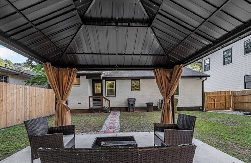 Westview House | Cozy 3-bedroom house in enchanting Atlanta with WiFi, AC