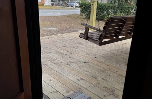 Folkston House | Cozy 3 Bedroom House Next To The Train Tracks