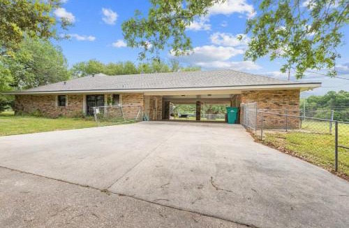 Broussard House | Cozy 3-Bedroom Ranch Near Lafayette