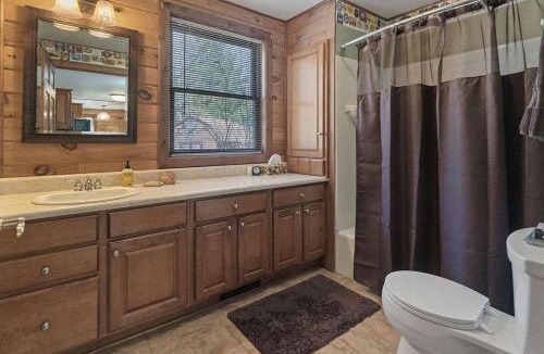 Manistee House | Cozy 3-Bedroom Retreat in Manistee