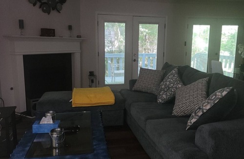 Decatur House | Cozy 3 BR in Decatur, 20 mins from Mercedes Benz Stadium & Hartsfield Airport.