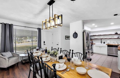 Casselberry House | Cozy 4/2, King Beds, Pergola, Hot Tub & Pool!