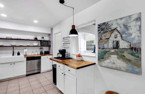 Casselberry House | Cozy 4/2, King Beds, Pergola, Hot Tub & Pool!