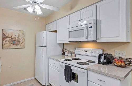 Sanford House | Cozy 4/3, Patio, King Bed, Bunk Room + Water Park!