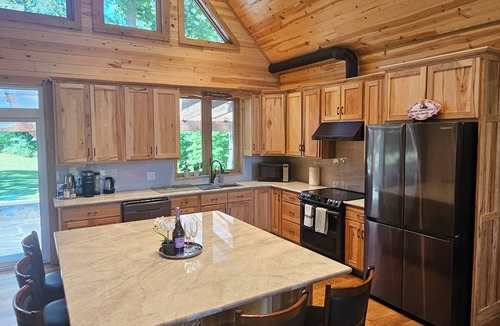 Gobles Cabin | Cozy 4-bedroom cabin in beautiful Gobles with AC and charm
