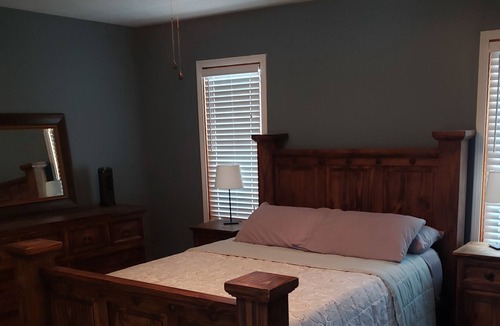 Farwell House | Cozy 4 Bedroom Cabin Nestled in the Beautiful Central Michigan