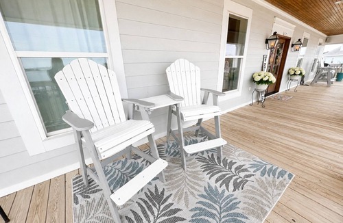 St. Martin House | Cozy 4 bedroom home in Biloxi, MS. Close to boating, shopping, casinos & more!