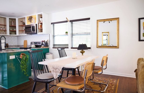 Church Street House | Cozy and Artsy 3-Bedroom House with AC, WiFi near Downtown Atlanta