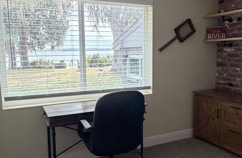 Palatka House | Cozy and Peaceful River Home Under the Oaks