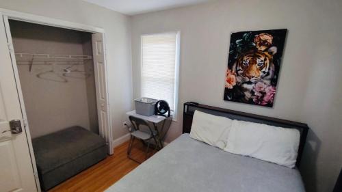 Mechanicsville House | Cozy and Private Pryor Street Retreat Room 2 Shared Bathroom