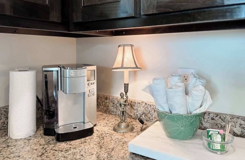 Elberta Cottage | Cozy Bayfront Guest Cottage - Boat Friendly Dock!