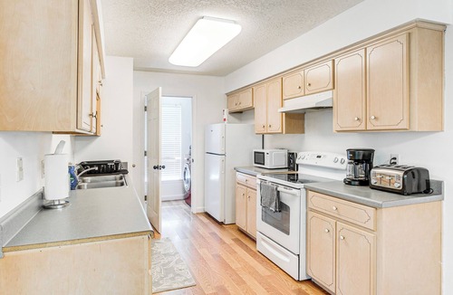 Brunswick House | Cozy Brunswick Home: 13 Mi to St Simons Island!