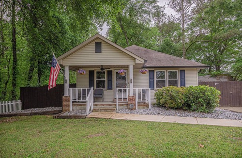 Columbus House | Cozy Bungalow Retreat w FirePit & Grill