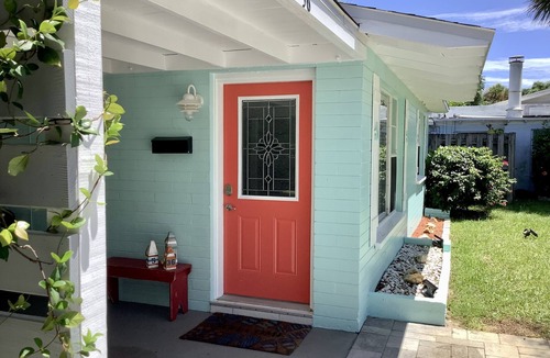 Oakdale Park House | Cozy bungalow with a fenced in yard, 5 minute walk to the beach