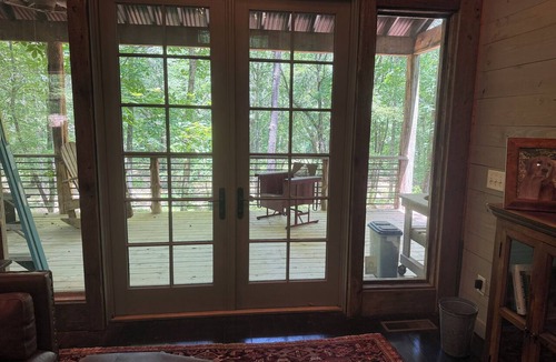 Auburn Cabin | Cozy cabin 2 miles from Auburn's campus. 2 bdrm + loft. Sleeps 6.