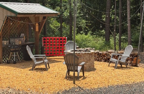 Brewton Cabin | Cozy cabin in pleasant Brewton with AC, WiFi, and fire pit.