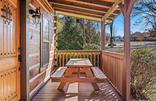 Hanceville Cabin | Cozy cabin near the Shrine with peaceful views—perfect for a relaxing retreat.