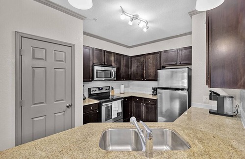 Sand Ridge Apartment | Cozy cabin themed one bedroom apt fast wifi pool gated
