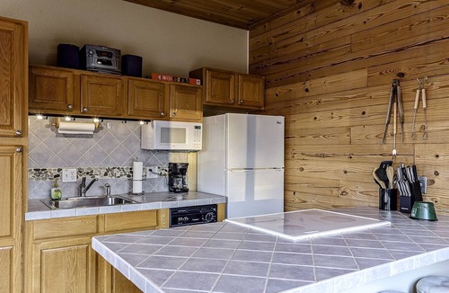 Compton Cabin | Cozy Cabin with Hot Tub and Incredible Views in Compton, AR
