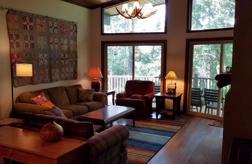 Reed Creek Cabin | Cozy Cabin with Slip Dock on Lake Hartwell