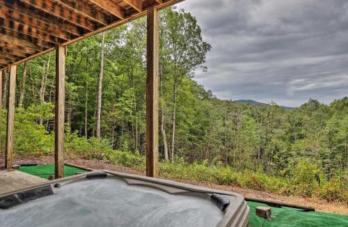Hidden Lake House | Cozy Cherry Log Cabin ~ 10 Mi to Mercier Orchards