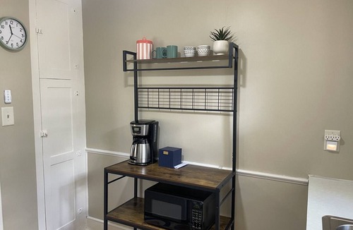 Mount Pleasant Cottage | Cozy Coach House: just minutes to CMU and Soaring Eagle Casino