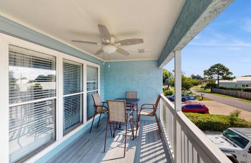 El Centro Beach House | Cozy coastal condo with a loft shared pool and beach access
