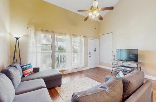 El Centro Beach House | Cozy coastal condo with a loft shared pool and beach access