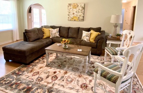 Pensacola House | Cozy, Comfortable & Clean Cottage PERFECT for NAS Families & Beach Goers