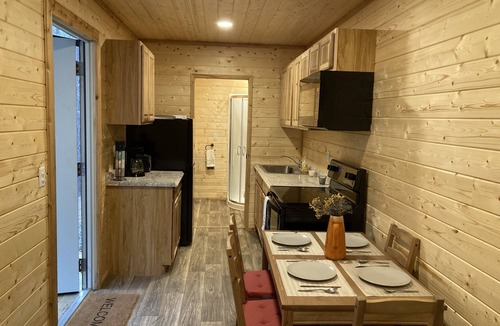 Woden Cabin | Cozy container cabin nestled in the Angelina National Forrest!