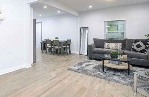 Browns Mill Park House | Cozy & Conveniently located 2 Bedroom house