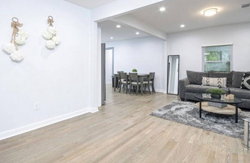 Browns Mill Park House | Cozy & Conveniently located 2 Bedroom house