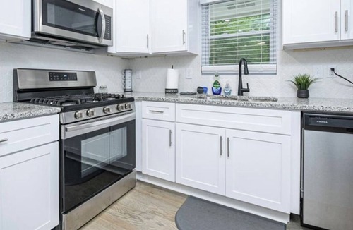 Browns Mill Park House | Cozy & Conveniently located 2 Bedroom house