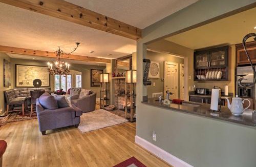 Conyers House | Cozy Conyers Cabin w/Fireplace & Pool Table!